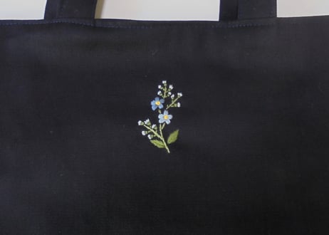 忘れな草手刺繍のらくらくA4バッグ　スリッパ入れにも　受験対応