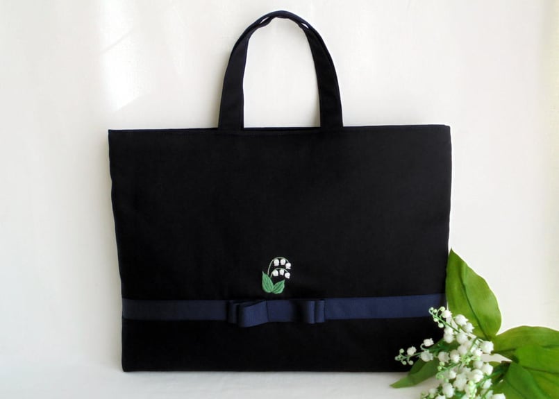 手刺繍 すずらん 濃紺レッスンバッグ 受験対応 | Atelier Floral Linen