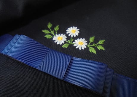 手刺繍 マーガレット 濃紺上履き入れ　受験対応