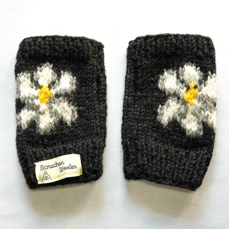 MacMahon Knitting Mills ”Hand Warmer-Flower” BL