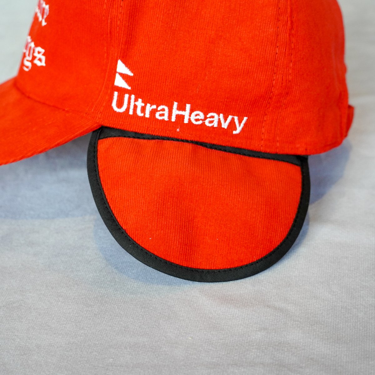 ULTRA HEAVY ”HSB どら猫耳付きキャップ” Red | INN THE PARK