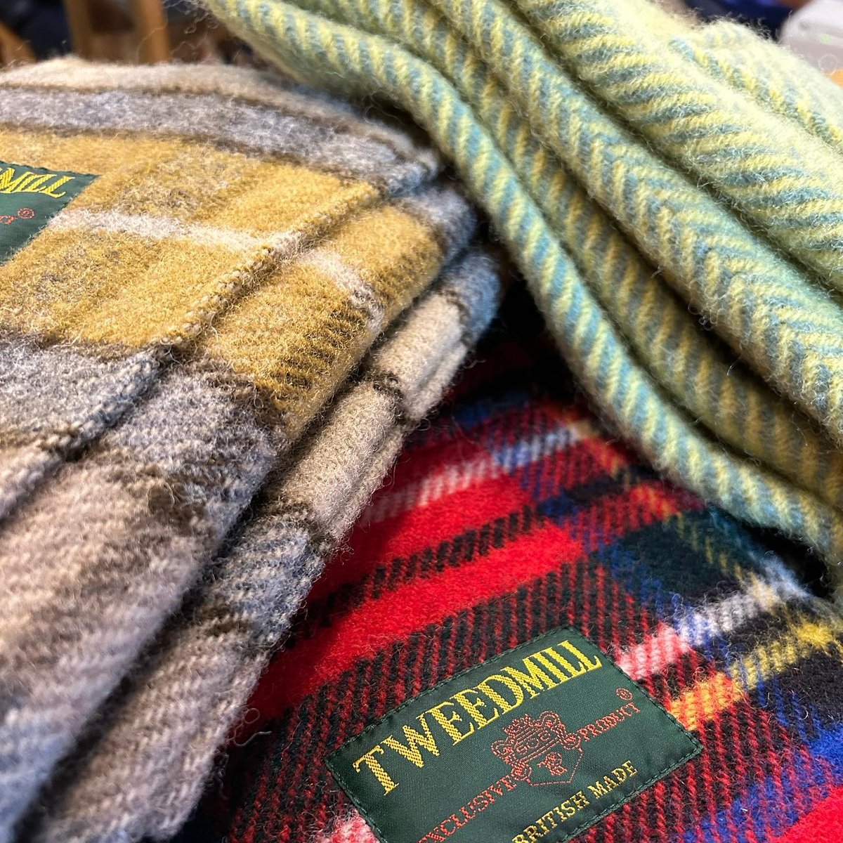 TWEEDMILL] ”チェックポケット付きウールブランケットストール