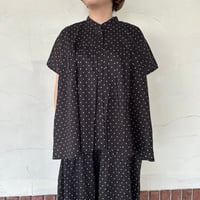 【SOIL】 “コットンボイル ドットプリント バンドカラーフレンチスリーブシャツ”