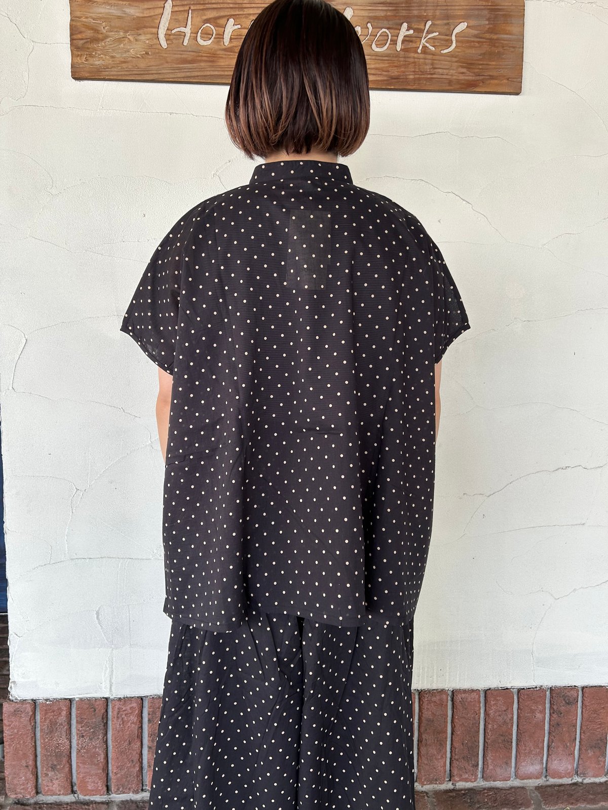 SOIL（ソイル）| コットンボイルドットプリントフレンチスリーブシャツ SOIL】 “コットンボイル ドットプリント バンドカラーフレンチ