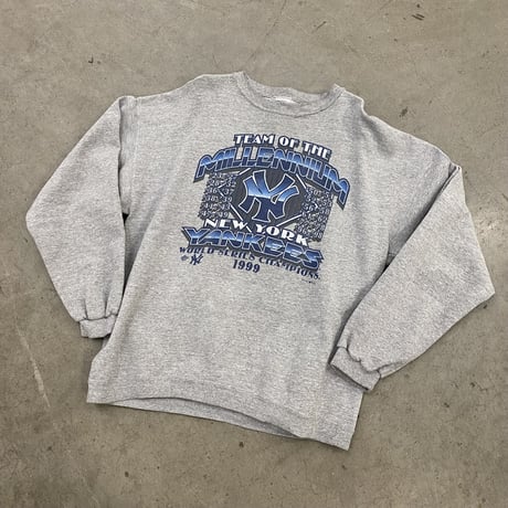 【XL】1999'S YANKEES WORLD CHAMPION CREWNECK