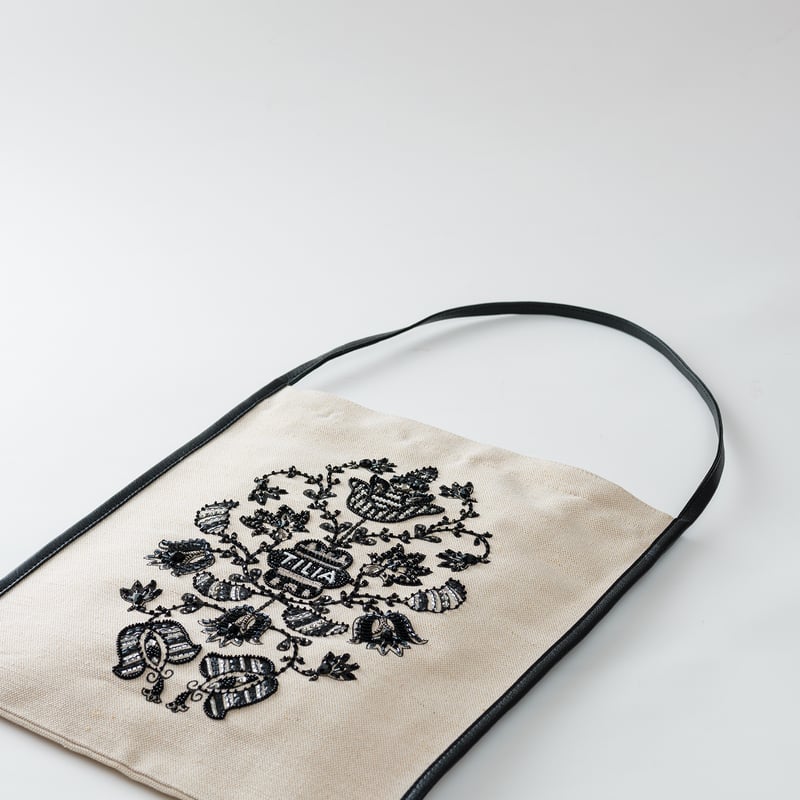 ビーズ刺繍キット】チリアのフラワートートバッグ | tilia