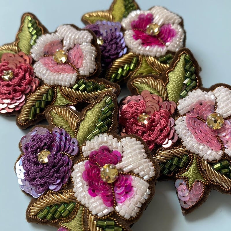 専用ページ ビーズブローチ ビーズ刺繍 アクセサリー 専用ページ ビーズブローチ ビーズ刺繍 アクセサリー