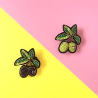 オリーブのピンブローチ
