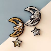 三日月と星のブローチ