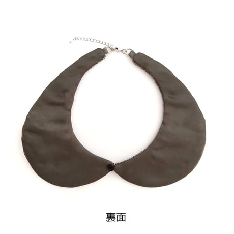 シックフラワーのカラーネックレス