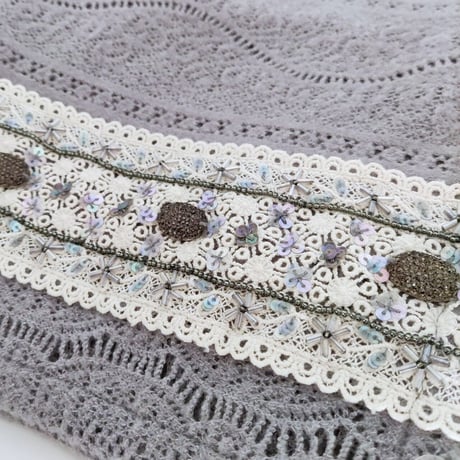 ニットレースのビジュー刺繍マーガレット