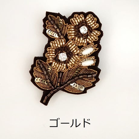 シックな小花のブローチ