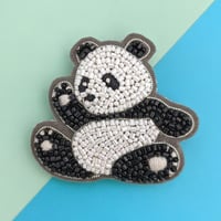 ビーズのパンダブローチ L