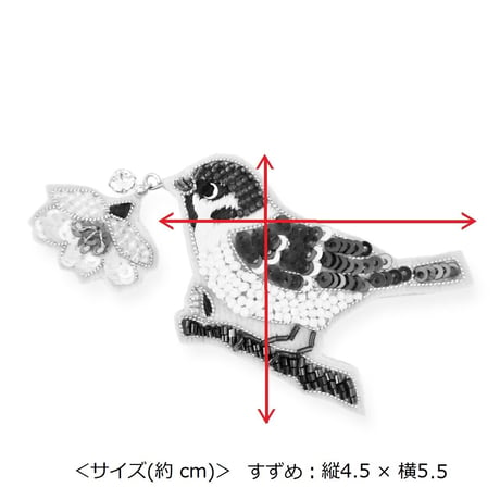 桜が揺れるすずめのブローチ