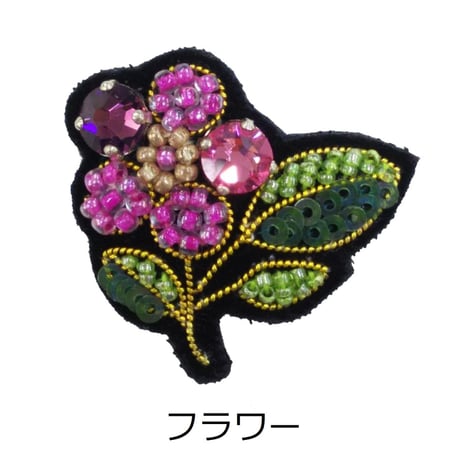 小花のブローチ