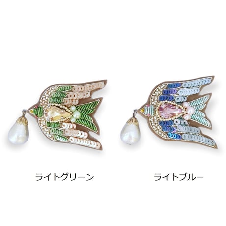 コットンパールが揺れるバードブローチ