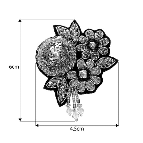 ビーズ刺繍のブローチ花 ゴールド