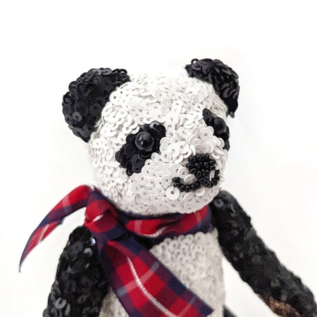 ビーズとスパンコール刺繍のパンダ Sサイズ