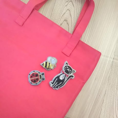 かんたんビーズ刺繍キット　ミツバチのブローチ