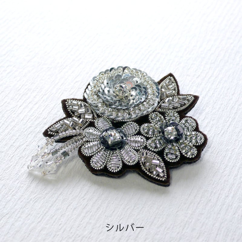 ビーズ刺繍のブローチ花 シルバー | tilia