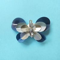 ビーズ刺繍のピンブローチキット　ちょうちょ　ブルー
