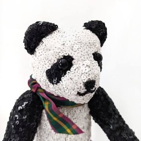 ビーズとスパンコール刺繍のパンダ Mサイズ