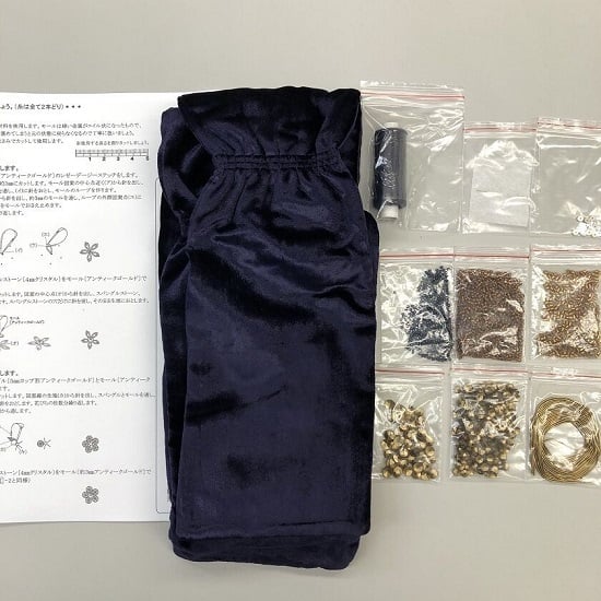 ［専用出品・新品・未使用] イタリア製　ベルベット ストール ビーズ刺繍キット】ベルベットのロングストール | tilia