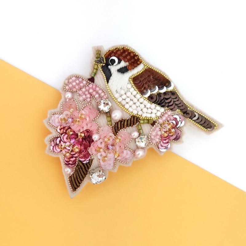 すずめと桜のブローチ | tilia