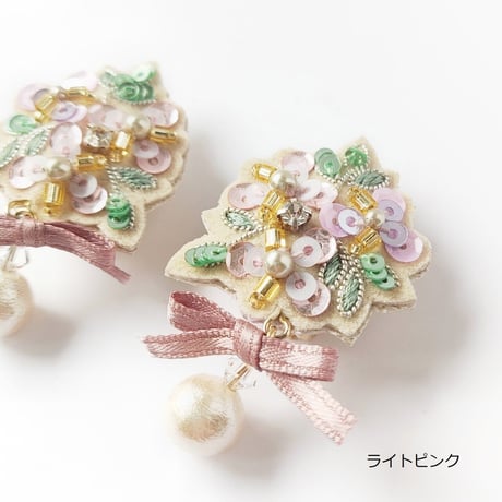 フローラルリボンイヤリング