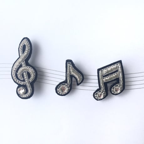 音符のピンブローチ