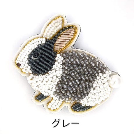うさぎのブローチ