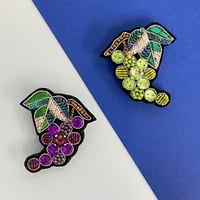 フルーツのブローチ