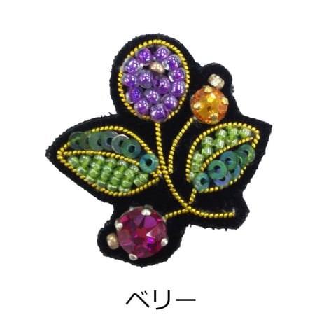 小花のブローチ