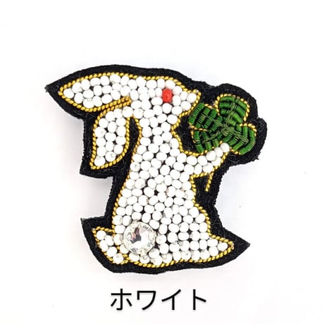 うさぎとクローバーのブローチ