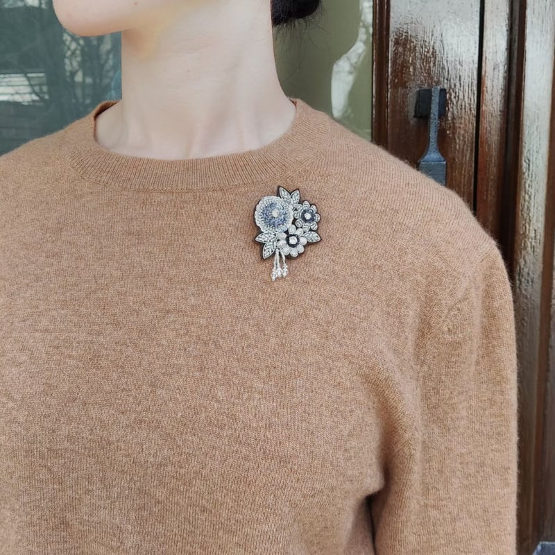 ビーズ刺繍のブローチ花 シルバー | tilia