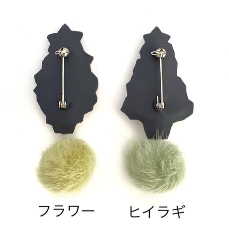 ふわふわポンポンブローチ