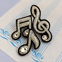音符のピンブローチ