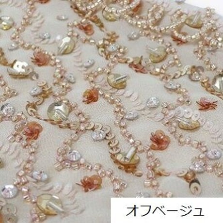 ビーズループが揺れるトライアングルアクセサリー
