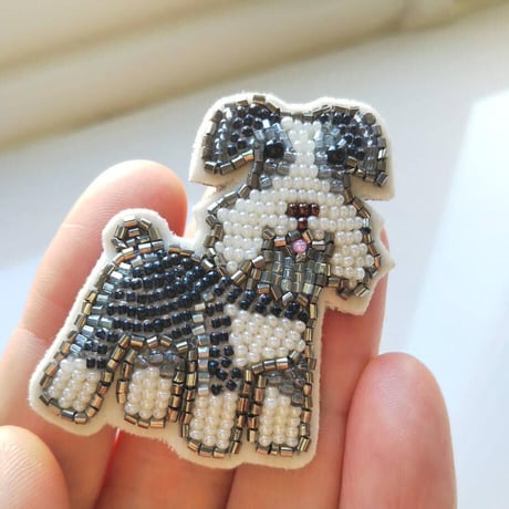 イヌのブローチ