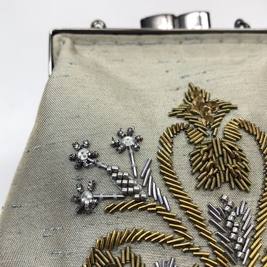 ビーズ刺繍キット】繊細なアンティークモールがきらめく