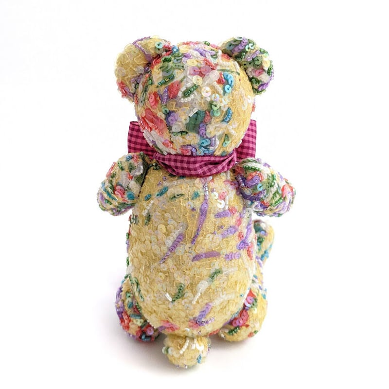 tilia ｜チリア オートクチュールビーズ刺繍 | テディベアが登場
