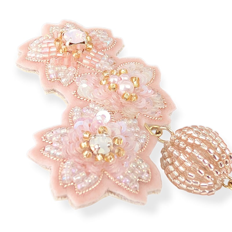 花びらが揺れる桜ブローチ | tilia