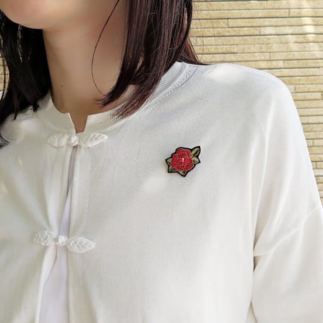 小花のブローチ