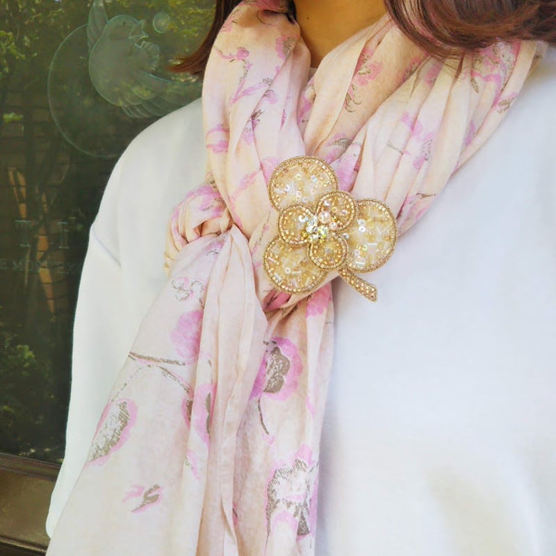 Foxey Fleurブローチ　シャンパン￼ Foxey Fleurブローチ シャンパン￼ 美品☆FOXEY定番の