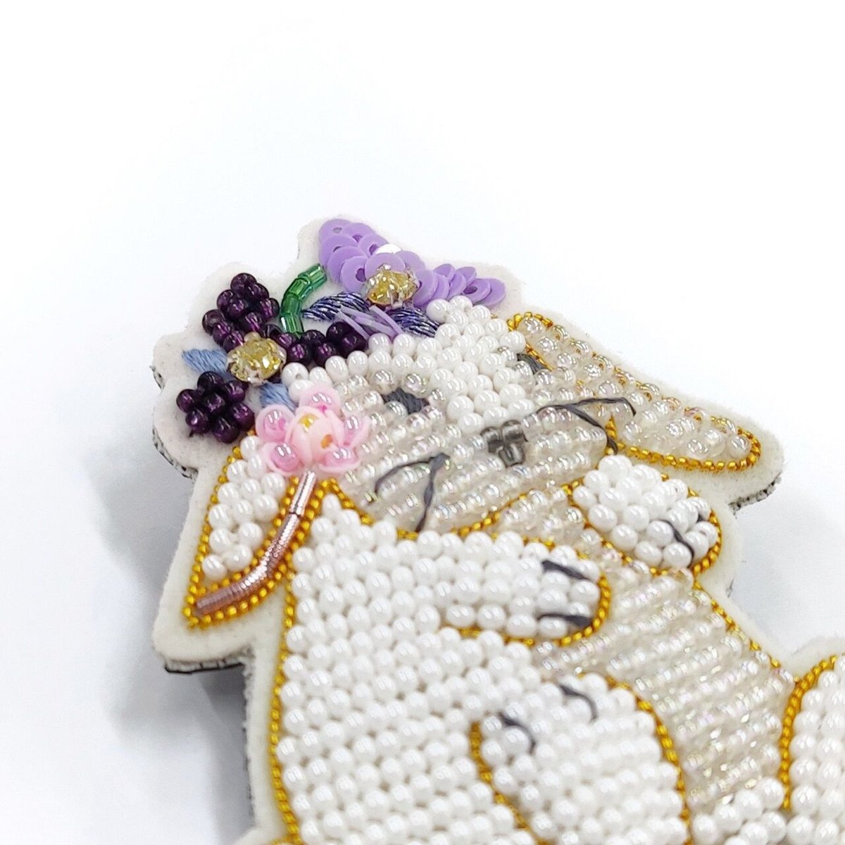 花飾りのうさぎブローチ | tilia