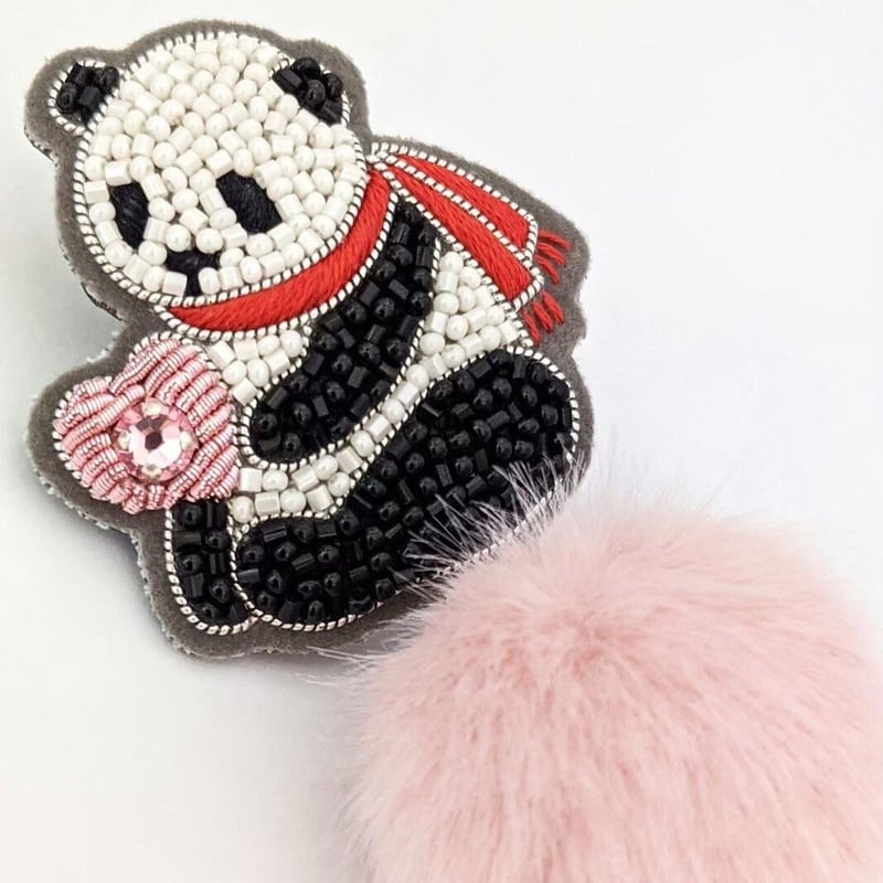 ブローチ　イチョウ　パンダ　レジン パンダ 刺繍ブローチ【受注製作】 ブローチ 手刺繍小物＊宝珠