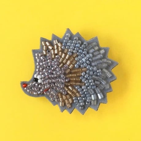 かんたんビーズ刺繍キット　不思議の国のアリス　ハリネズミのブローチ
