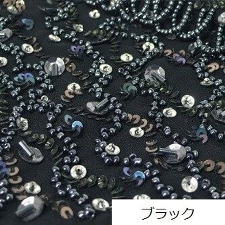 ビーズループが揺れるトライアングルアクセサリー
