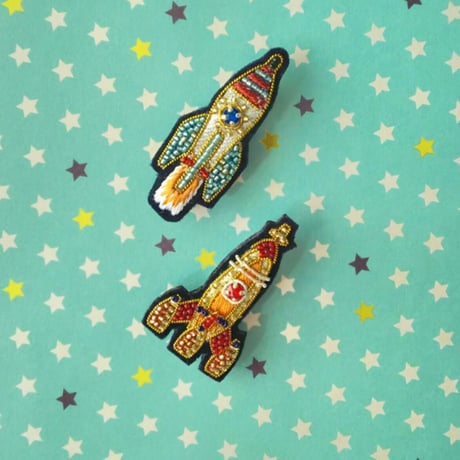 ロケットのブローチ