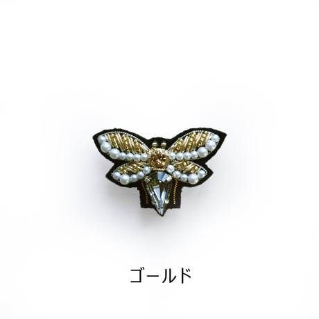 ハチのブローチ